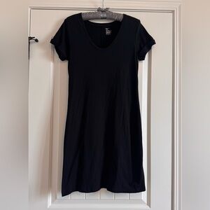 Gap Size Medium Black 100% Pima Cotton Shift Dress. T-shirt like material.